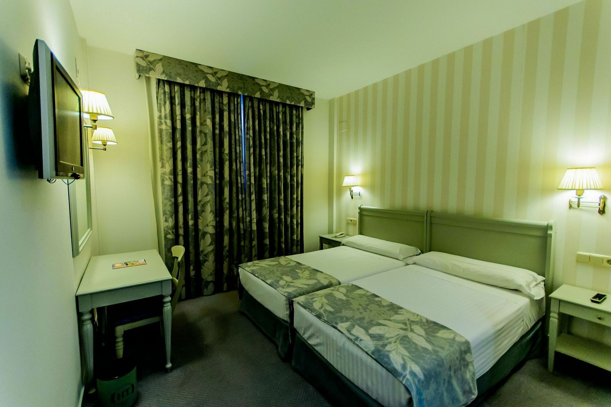 Pax Hotel